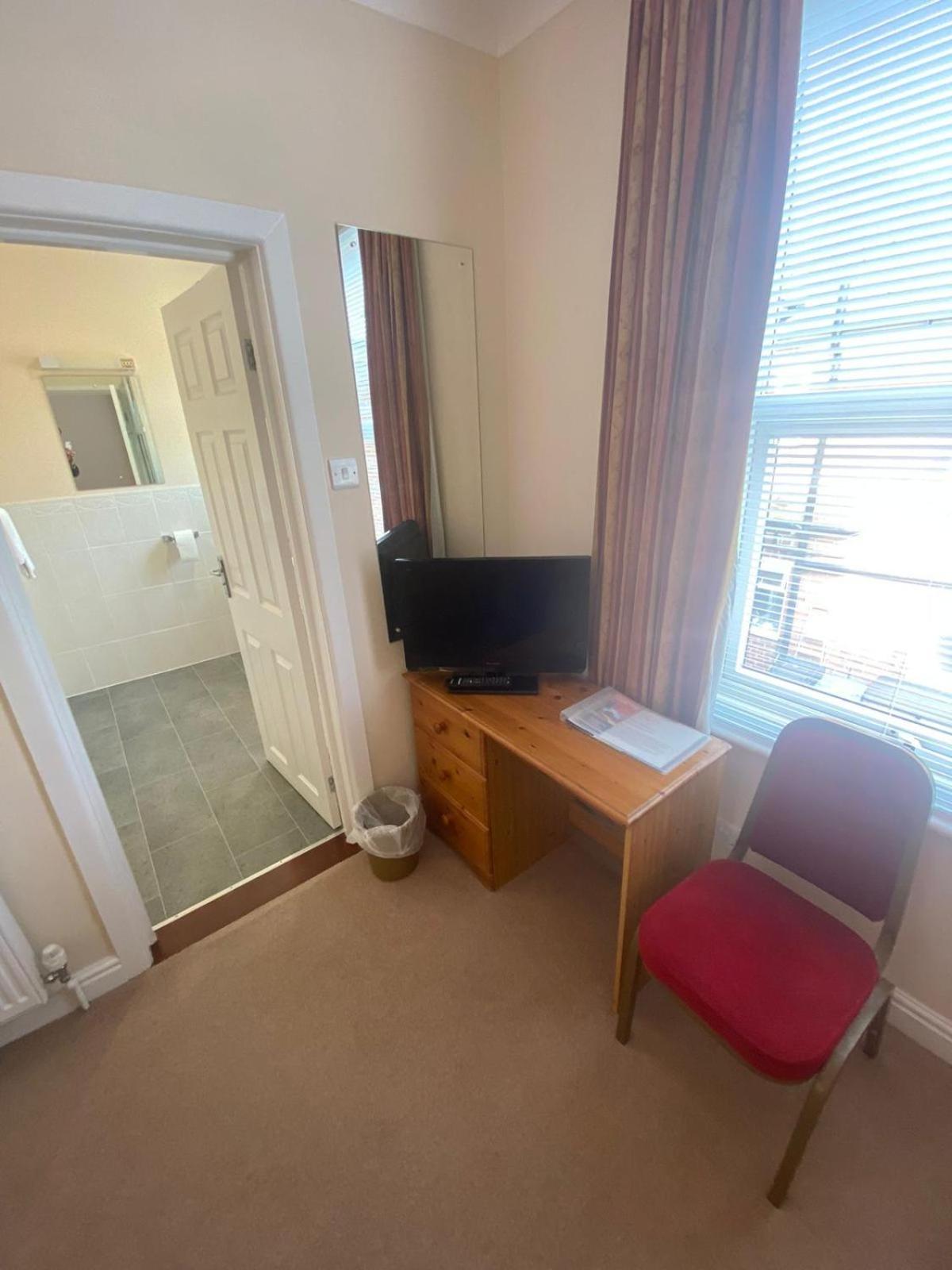 Landguard Lodge Guest House Shipley  Zimmer foto